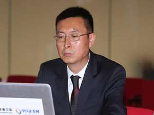 吕钢(厨房移动门是吕镁的好还是吕钢的好)