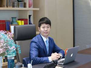 卢永峰(卢永峰这个人水平怎么样?我们公司想请他做营销顾问，不知道他靠不靠谱?)