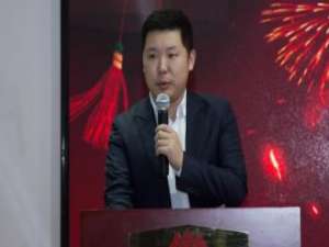 杨乐(非常周末主持人杨乐去哪了?)