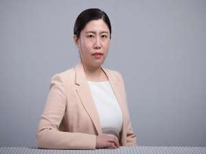杨宁宁(杨宁宁律师解答了我老婆在网上被人忽悠买彩票，冲了一万多块...)
