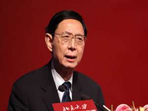 尹明善()