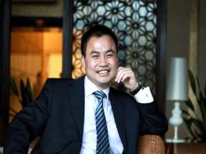 陈荣华(彭波音就问怎么了，是龚秀自己的刀反弹到她自己头部导致受伤...)