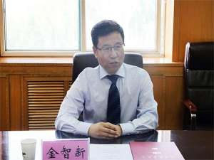 金智新(金智新借我三万元钱他打了借条，他签了名并切写了身份证号和...)