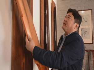 李同志(我新交一个女朋友，他叫李雨萌，我以前叫他李同志，现在该怎么叫他呢?改称呼是要在别人面前用的，所以不?)
