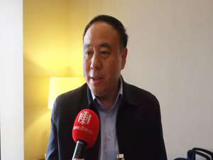 李寅(去黄刀镇怎么预先订房间和娱乐项目，如看极光、冰钓等，谢谢_...)