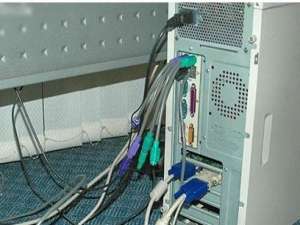 电脑开不了机显示无信号是什么原因