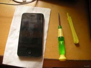 iphone4换电池三分钟教你搞定