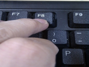 重装系统后开机黑屏怎么办