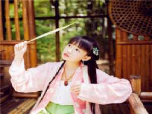 想和你重新认识一次 从你叫什么名字开始 傻傻的付出，在现实中