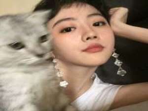 以前耳朵馋 话和歌都贪婪 现在嘴巴怂 想... 原以为我们慢慢的走，
