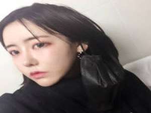 《神的双手·女图》 仔细记录着阳光和影子