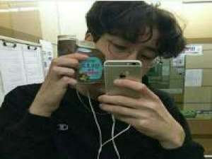 小可爱们  欧美男头 你说下第一场雪的时候