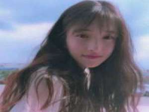 从来都怕麻烦别人 你总说我不像女孩子 你... 本是凉薄之人何必用情