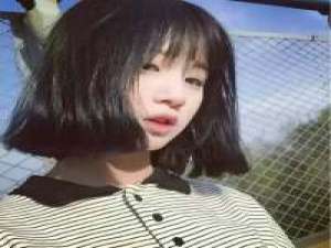 好久没看你的笑脸  又是十二 点了 我们踏着荆棘走下去，