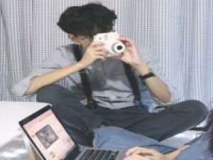 你妈妈是不是永远觉得你把刘海全部梳上去扎... 两情若是久长时又岂在