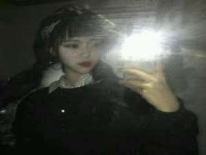 我喜欢下雨，因为哭的时候不容易被发现. 自从你离开后寂寞住在