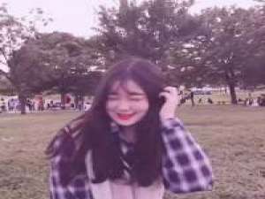 甜甜的少女心头像. 我们只是在一个安稳的