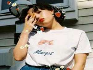 好好爱自己 原地看你，背影孤寂而