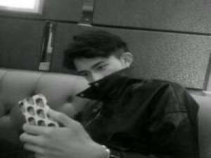 啦啦啦早上好～ 为什么，你想别人说了