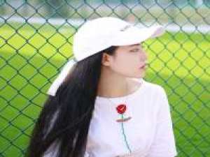 “在乎你的人很多，不缺我一个但我在乎的... 快乐 开心才是我们这