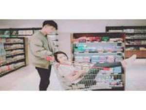 我还是喜欢你 想老故事里泛黄的桥段 半聋半... 也许爱你只是我一个人