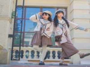 弃恶:“我不善言辞 凡事冷漠 不刻意迎合也... “你怕冷 偏偏她是太