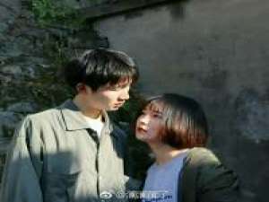 想把你藏在我的梦里 天亮也带不走你 前一秒钟我们是幸福的