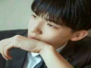 喜欢这个世界更喜欢你 既然我感动不了你 我