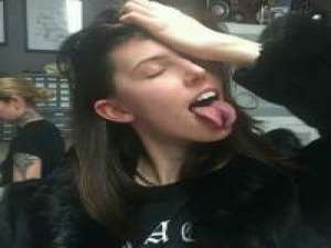 我同时拥有爱情和青春 我不能够浪费青春 但... 不后悔遇见谁，只是后