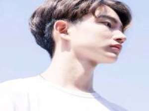 什么使你难过 感情还是生活 本来单纯的友谊就是被