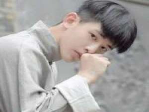 男头 嘿!那女人，别动，他