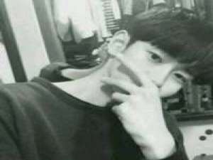 社会很单纯，复杂的是人 有些遗憾只能一个人听