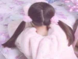 说句喜欢我好不好抱一抱我感觉有点冷了. 黑夜再黑不及人心 但