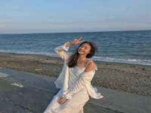 喜欢上了这个小姐姐?? 不要忘记为自己，为爱