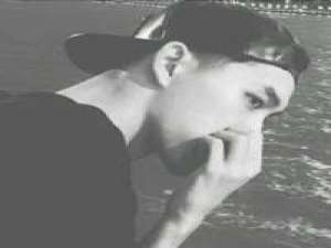 “希望你回来的时候 揉揉我的头 抱着我在... 说句你不喜欢听的 我