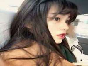 勉为其难 看，我还在笑，眼泪还