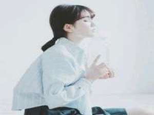 愿你喜。 我是如此孤独却笑得像