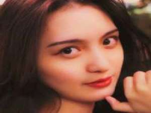 孤独使人发胖那是寂寞在膨胀 浅笑这浪费品，只会让