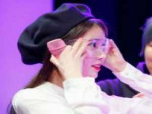 警 睡得晚，早上起来会困