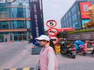 全世界都在等着他们。 幸福的终点，我还是一