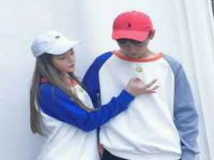 情话烫嘴。 深浅不一的印记，付之