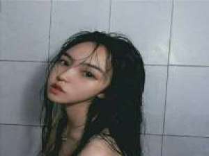 爱他. 我在浪费时间 我在挥