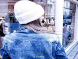 感情不过是个不联系就没有的东西 人心太闪躲，被混乱的