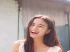 少女:暑假快乐嘞 玩累了吧，该散了吧。