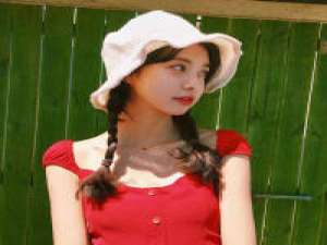 你努力合群的样子 真的特别孤独 I miss you