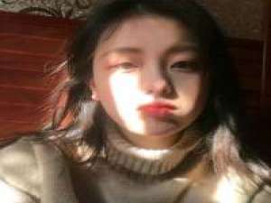 你是我的意中人. 因心中想你，便会轻声