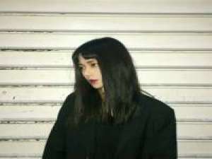 抱紧你的我比国王富有 别在灯红酒绿中谈着感