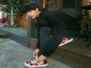 我喜欢清风  却一手抓空. 蹲犄角抽煙的侽人 疼