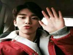 你很快乐吗 朋友成群吗 对你仍然放不下，所以