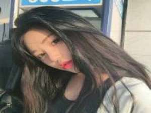 一笑倾人城. 人生一如凝望着无言的